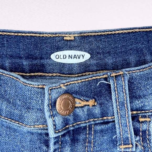 Old Navy Medium Wash Midi Shorts - Picture 4 of 5